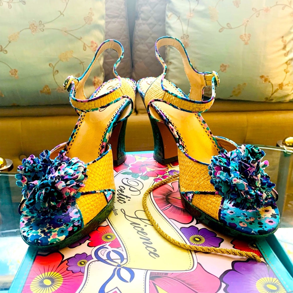 ✨ Antrhopologie✨ Raffia Chunky Sandals W/Corked Heels & Floral Accent